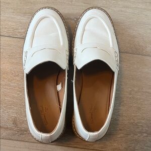 Universal Thread Cream Heeled Loafers